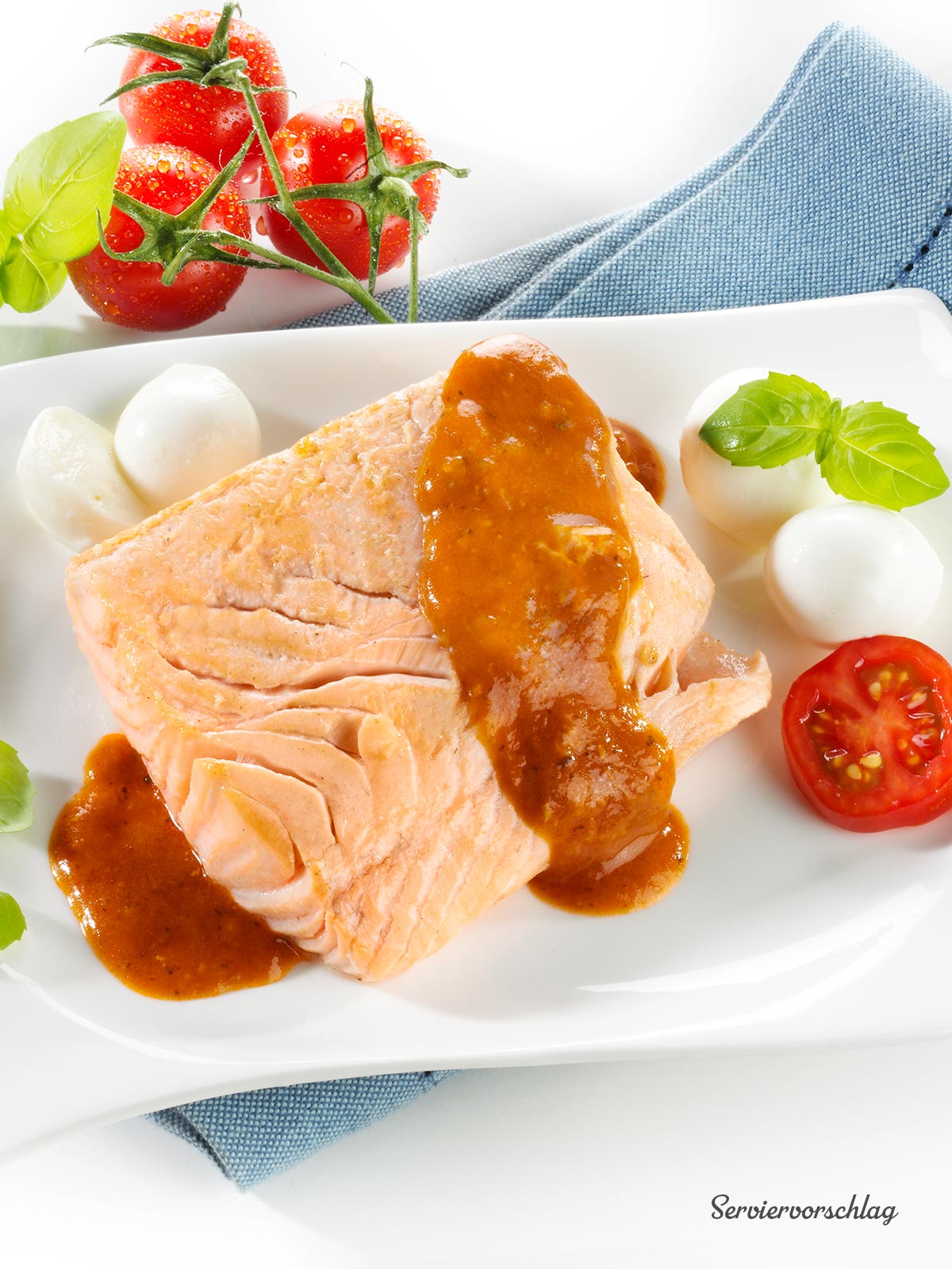 Wildlachs in Tomate-Mozzarella-Sauce