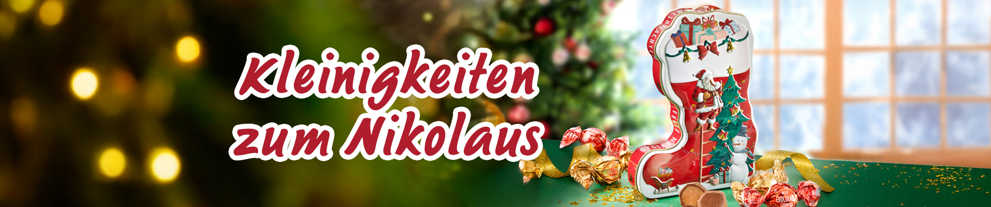 Nikolausstiefel mit Schokolade und festlicher Deko