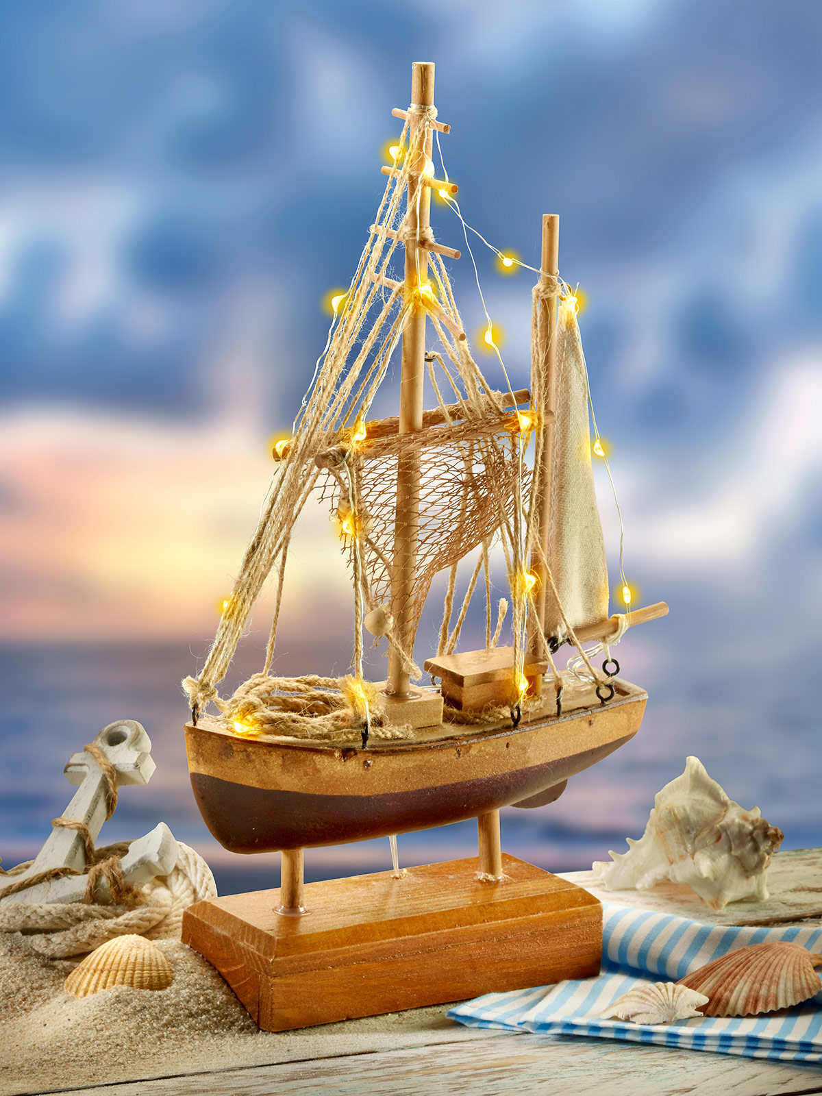 Beleuchtetes Fischerboot