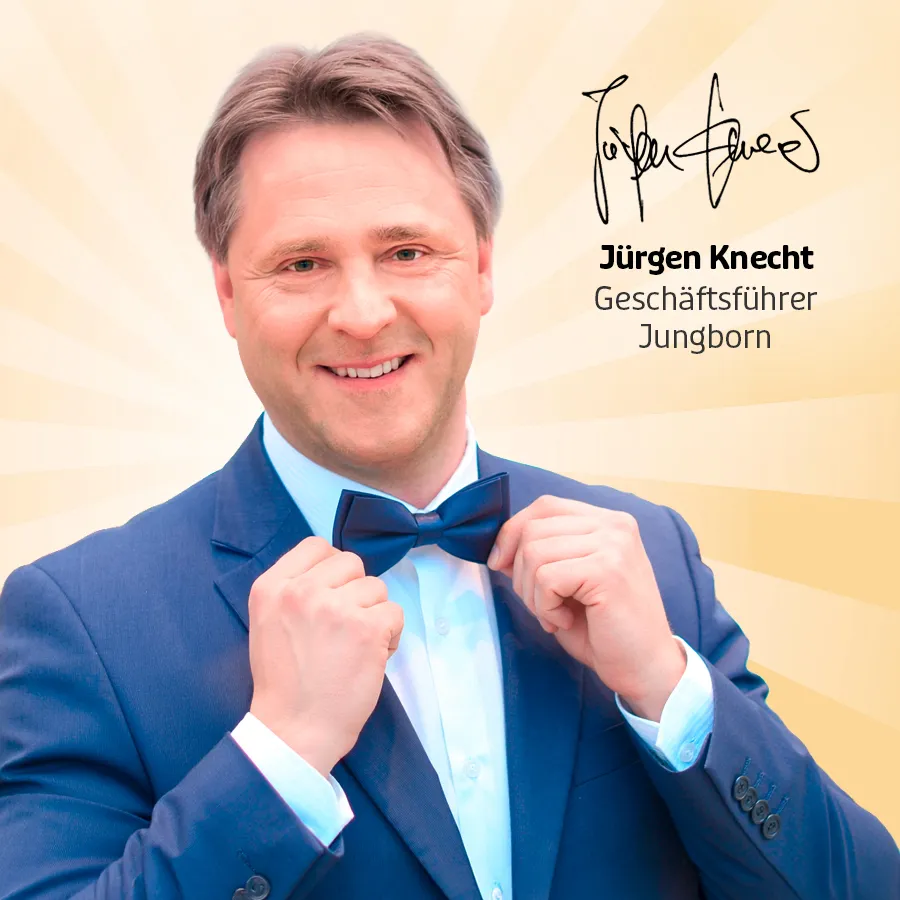 Jürgen Knecht mit Fliege und Ballons zum Jubiläum von Jungborn