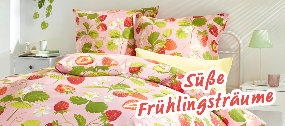 Frühlingsbettwäsche in Rosa mit Erdbeeren und Blütenmotiv