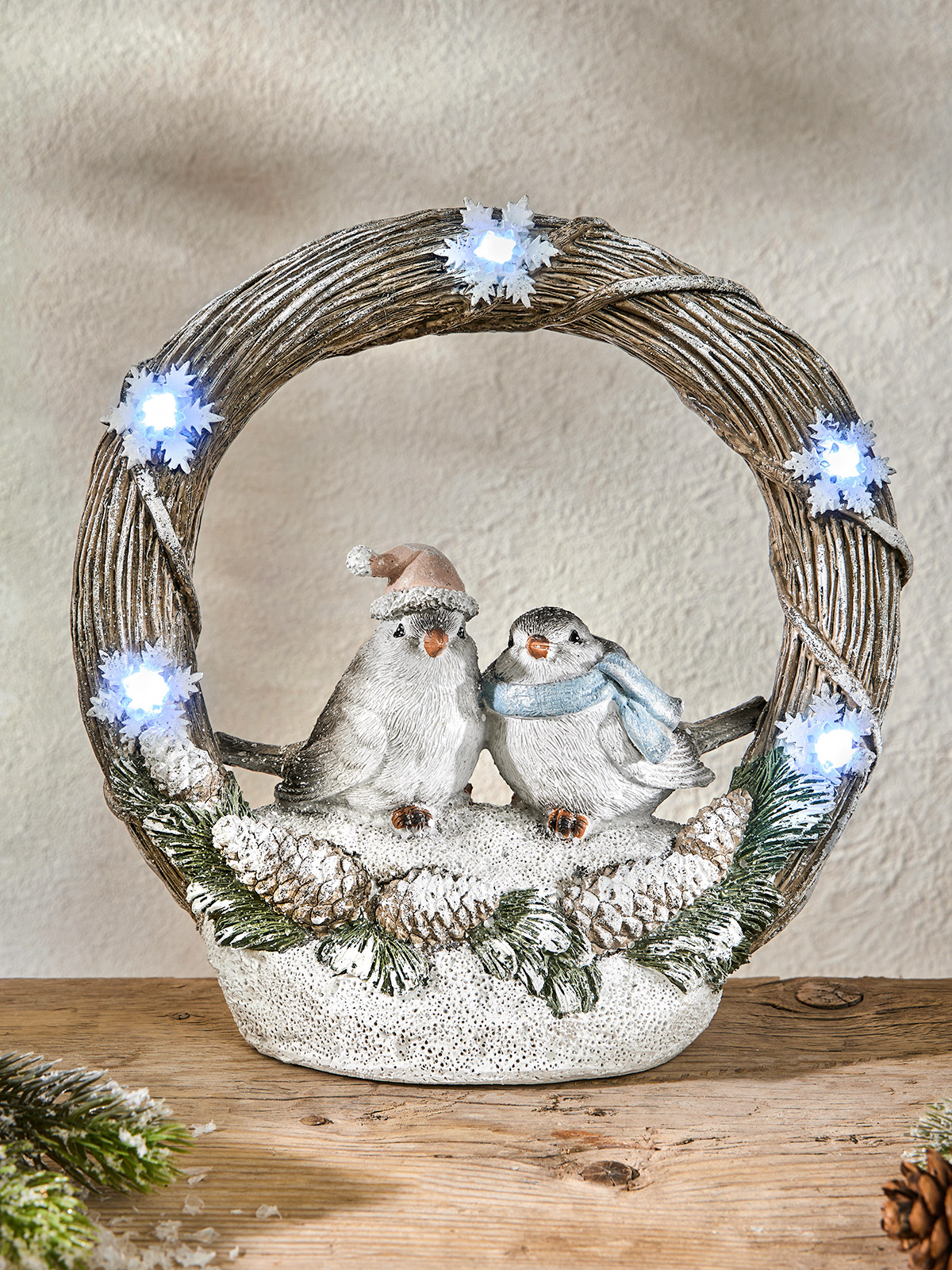 Vogelpaar im LED-Kranz Vogelpaar im LED-Kranz