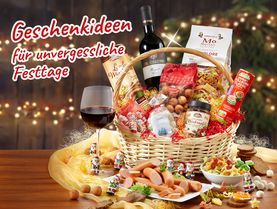 Weihnachtlicher Präsentkorb mit Delikatessen und Wein