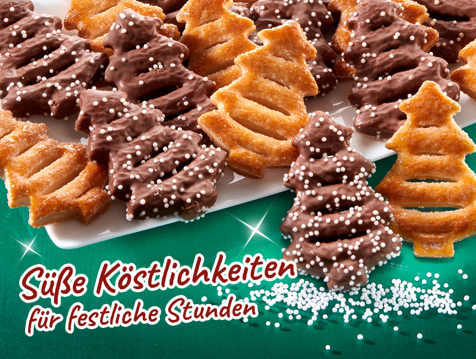 Knuspriges Weihnachtsgebäck in Tannenbaumform mit Schokolade und Streuseln