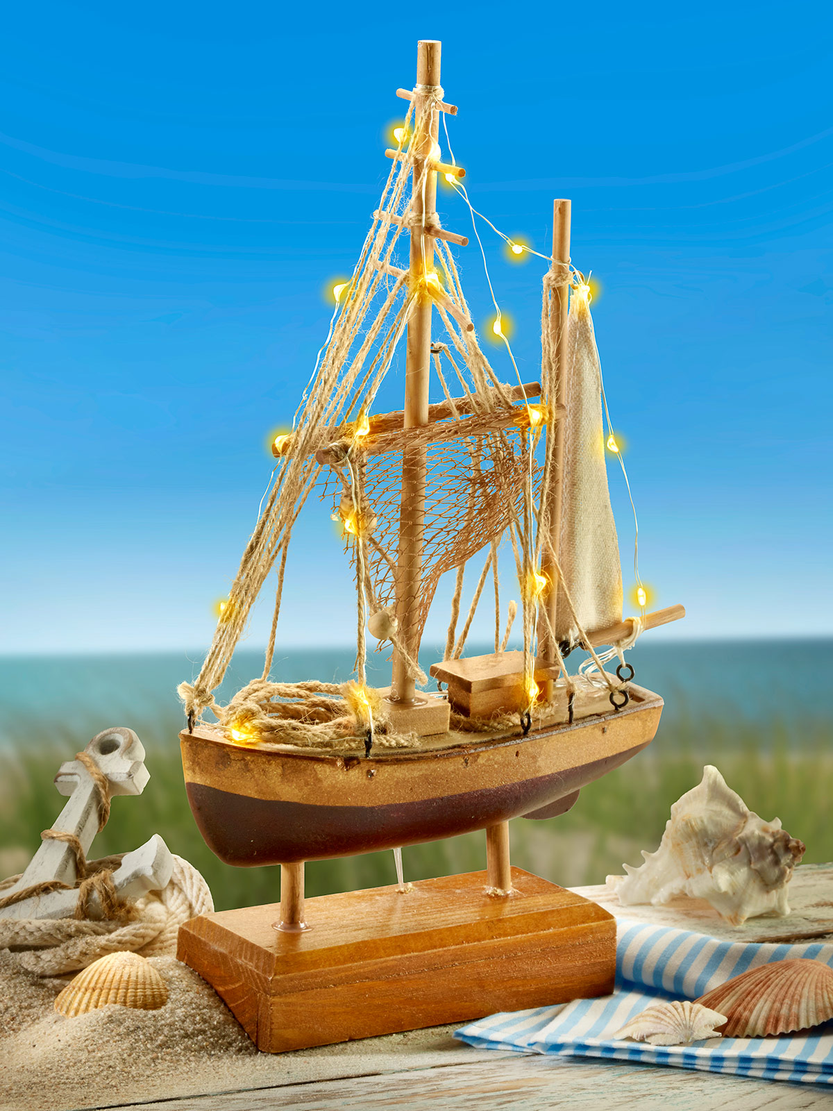 Beleuchtetes Fischerboot