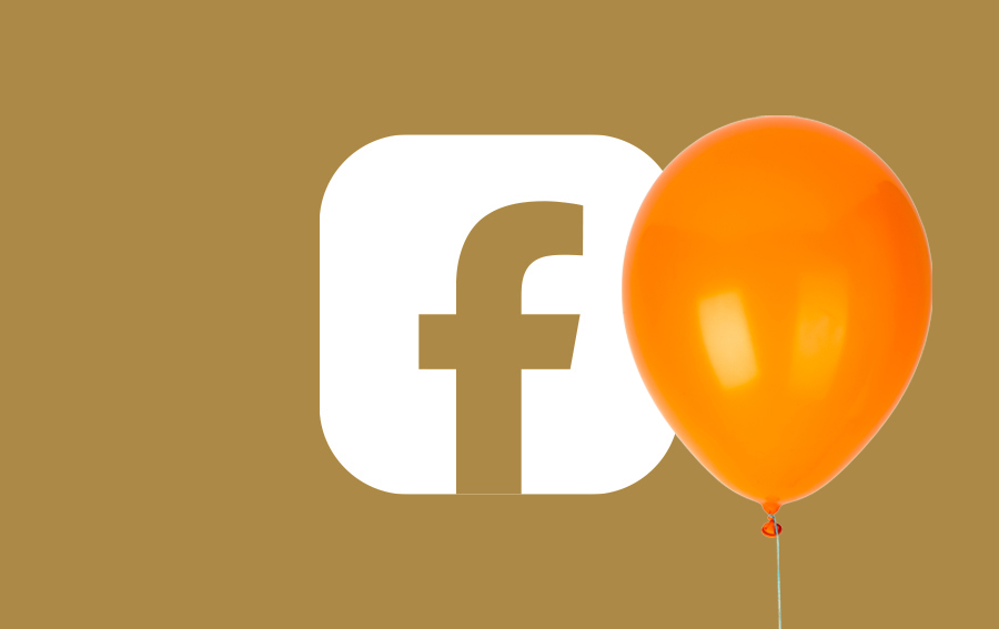 Facebook-Symbol mit goldenem Hintergrund und orangem Ballon
