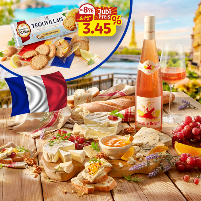 Französische Spezialitäten mit Käse, Roséwein und Mandelgebäck