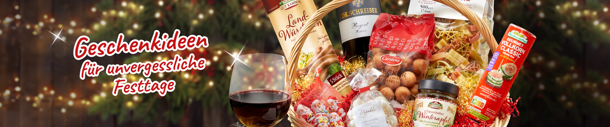 Weihnachtlicher Präsentkorb mit Delikatessen und Wein