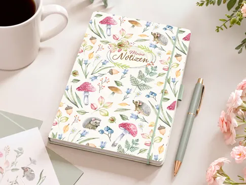 Notizbuch „Meine Notizen“ mit Waldmotiven, Tasse und Stift