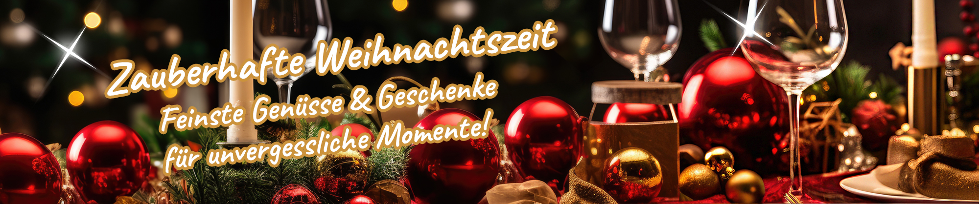 Festlich gedeckter Weihnachtstisch mit Kerzen und roten Kugeln