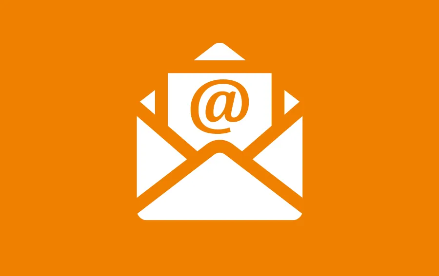Kontaktmöglichkeit Kontaktformular, orangener Hintergrund mit einem Briefumschlag